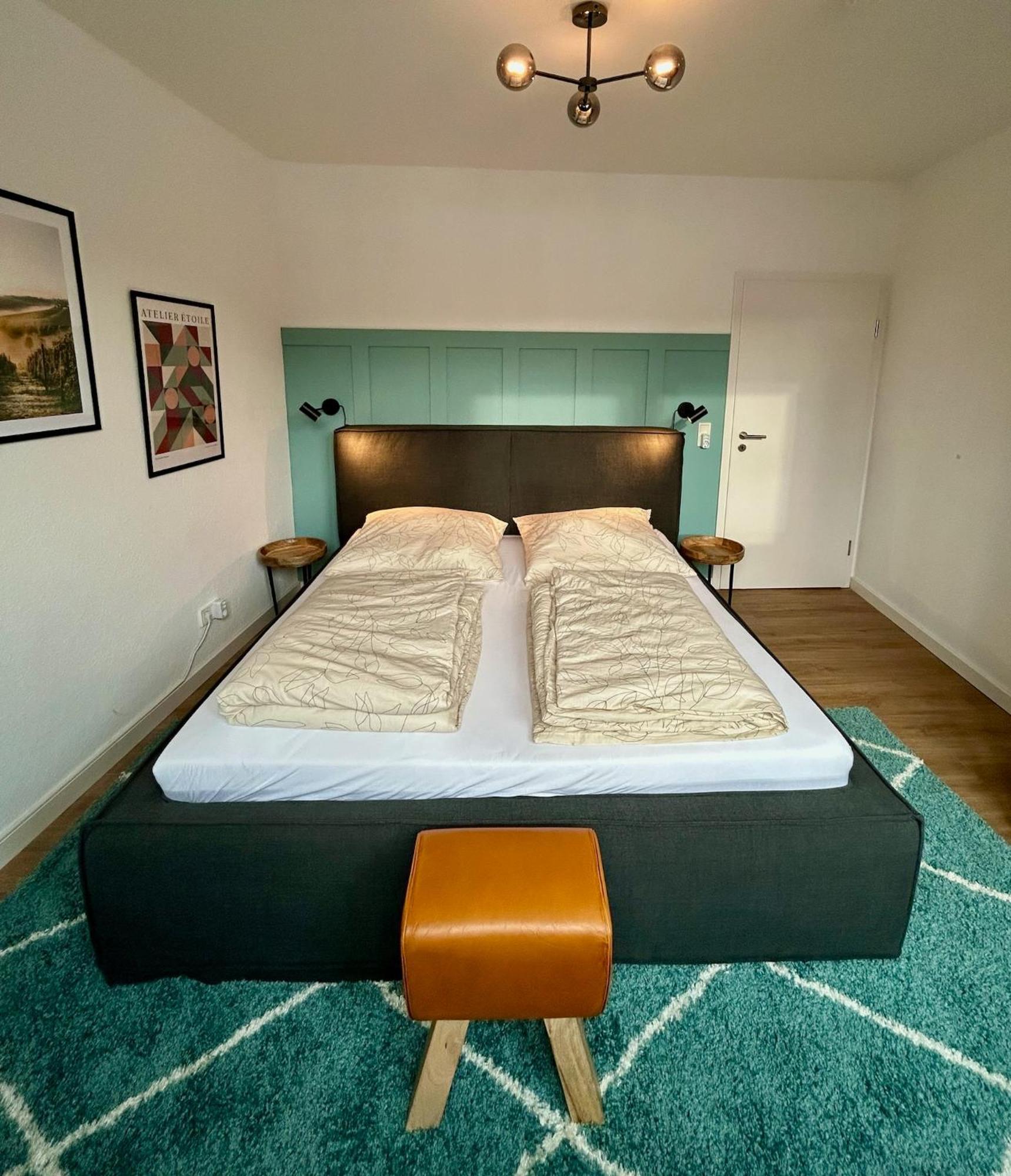 Karl Flats - Netflix - Parkplatz - Balkon * Trier